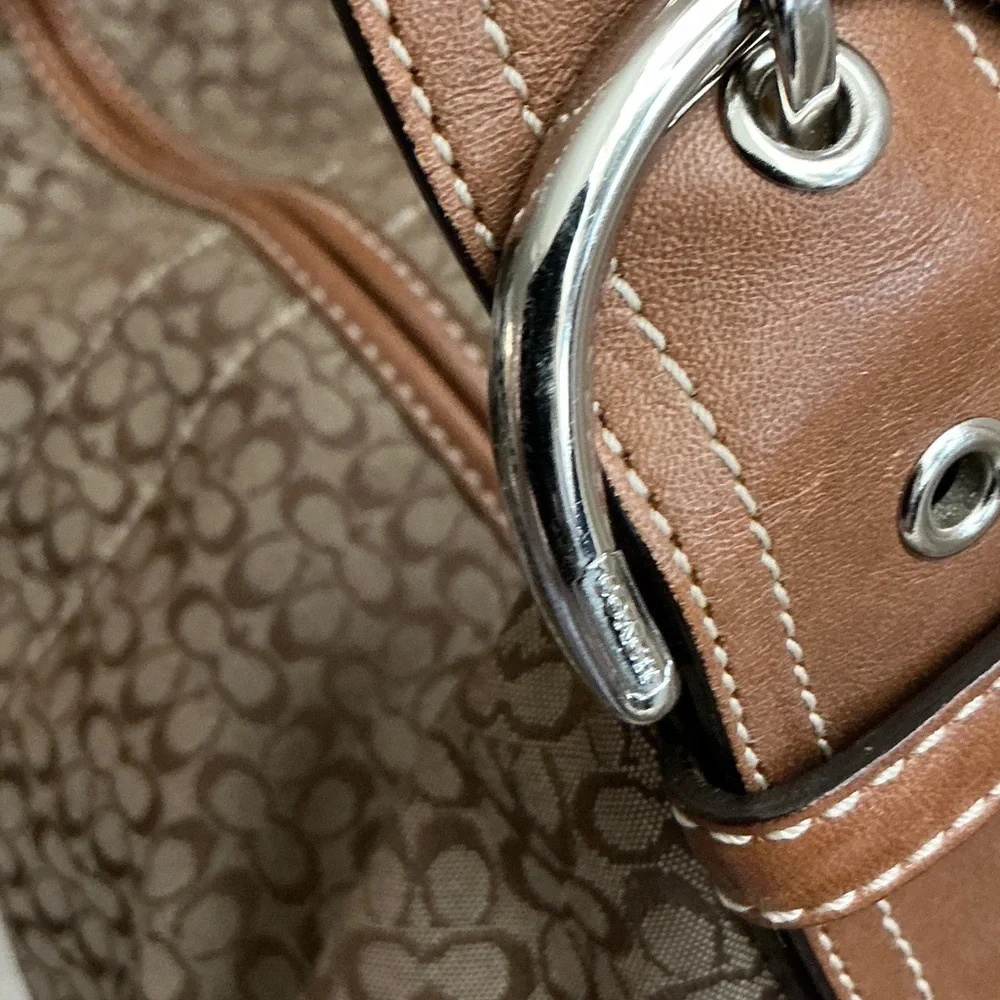 Coach Vintage 2006 Signature Tan & Brown Hobo Shoulder Bag (EUC) 🤩